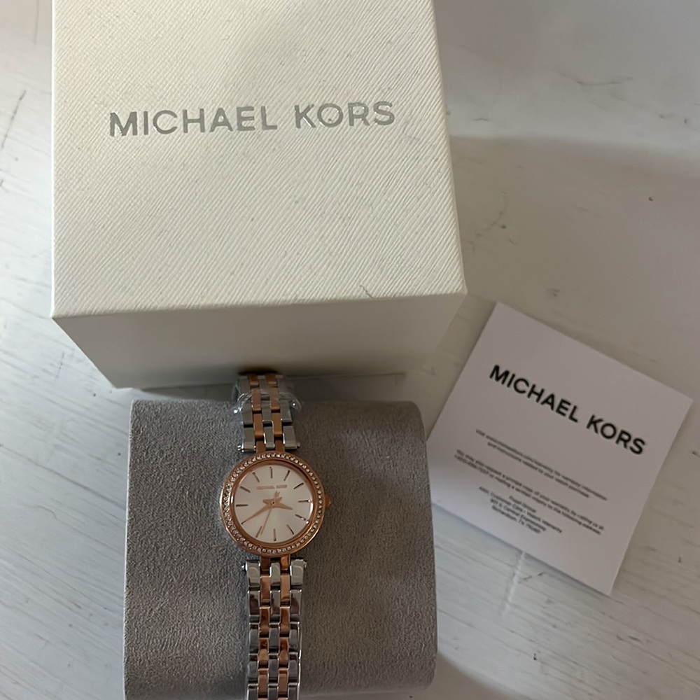 ✨NWT Michael Kors Watch✨ - Picture 5 of 6